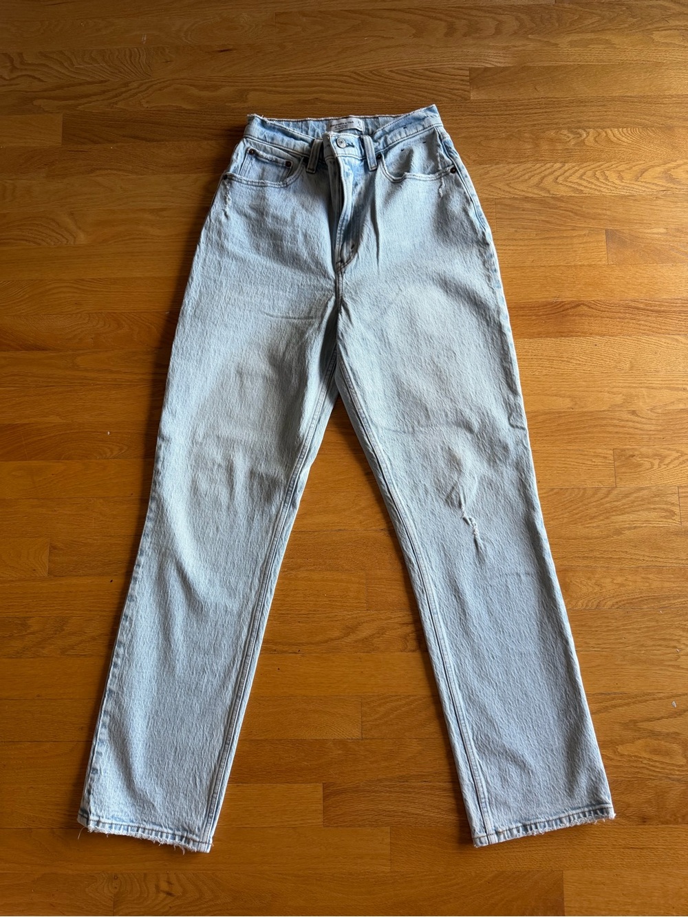 Abercrombie Curve Love ’90s Straight Ultra High Rise Distressed Jeans 27/4R